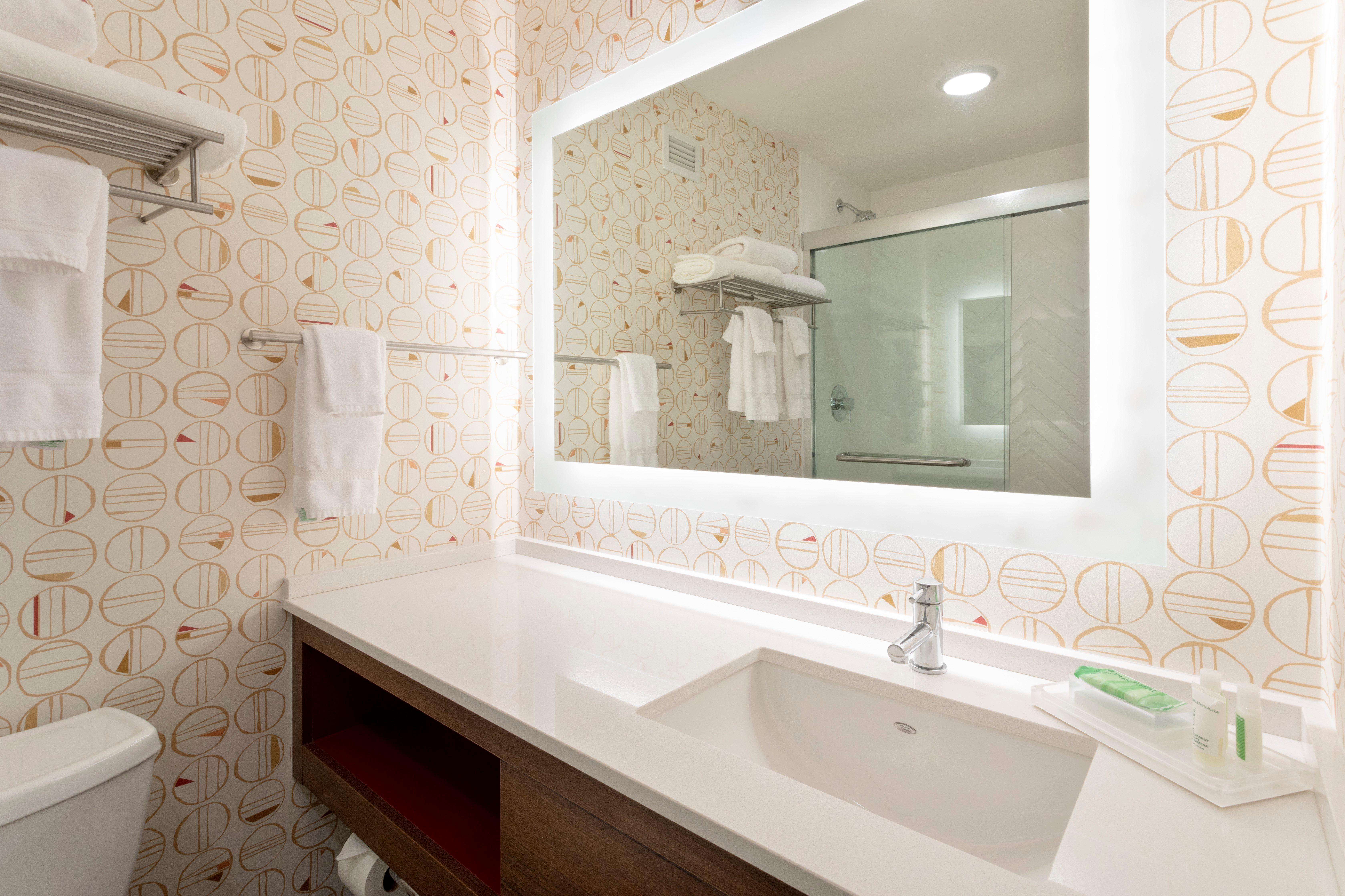 Holiday Inn Marquette By Ihg Exterior photo