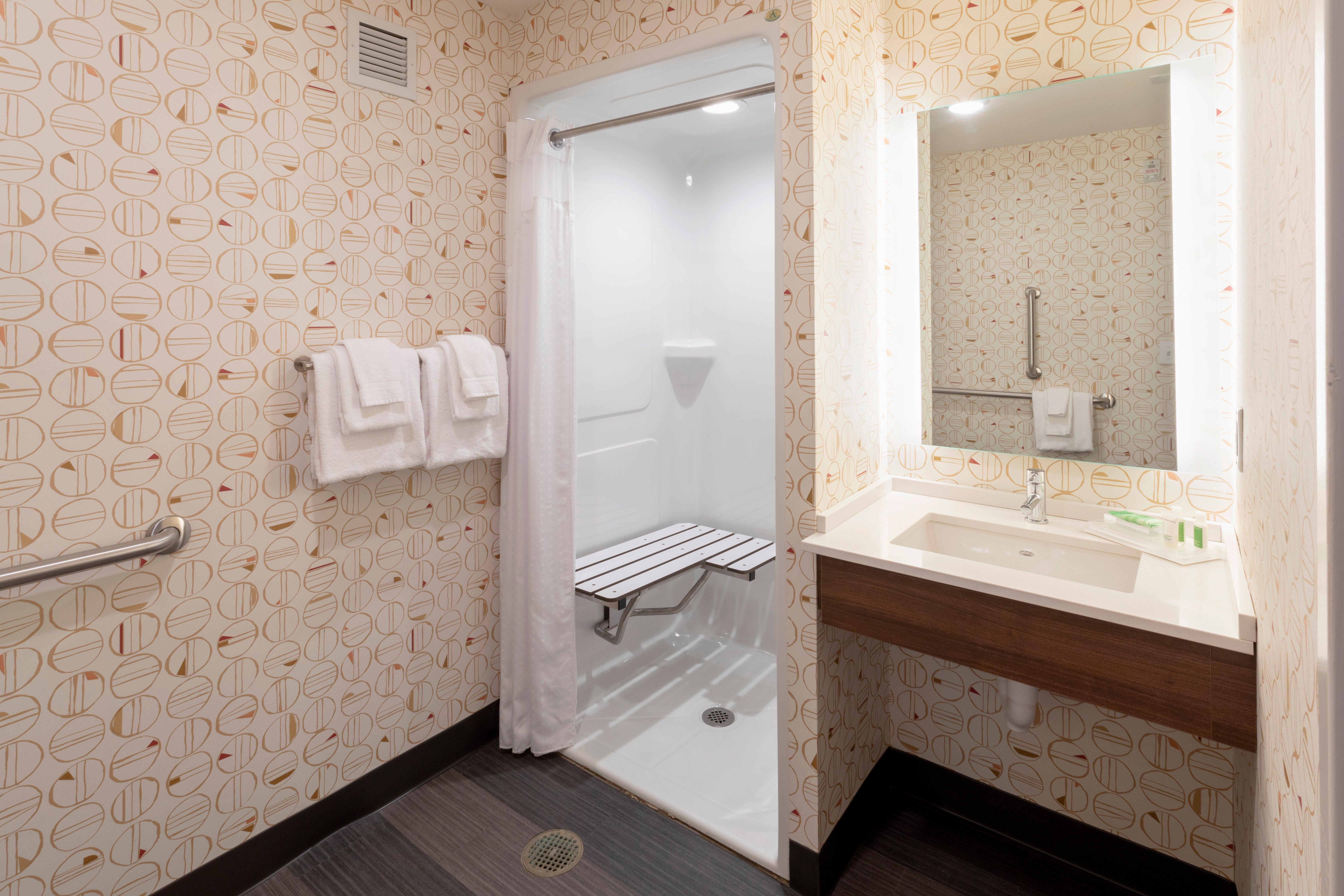 Holiday Inn Marquette By Ihg Exterior photo